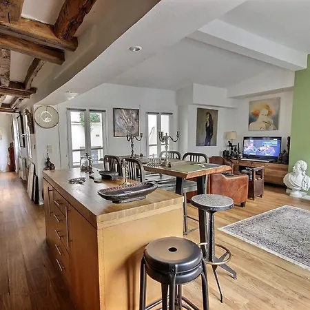 Ideal For Single Or Couple Wanting Calm In A Lively Area * Paris
