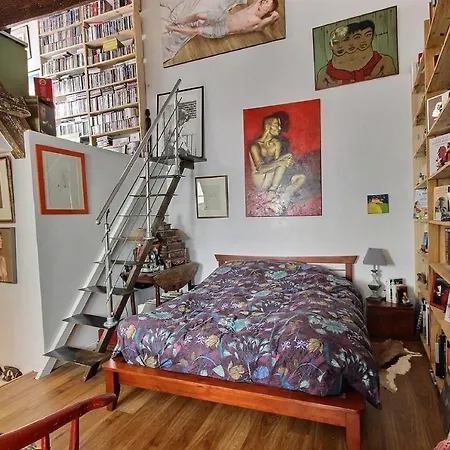 Ideal For Single Or Couple Wanting Calm In A Lively Area Paris